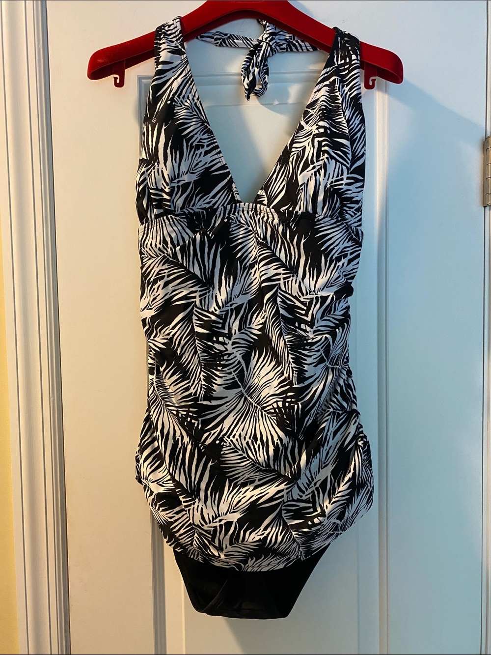 Black White Print Slimming Body Contouring Material Swimsuit NWOT